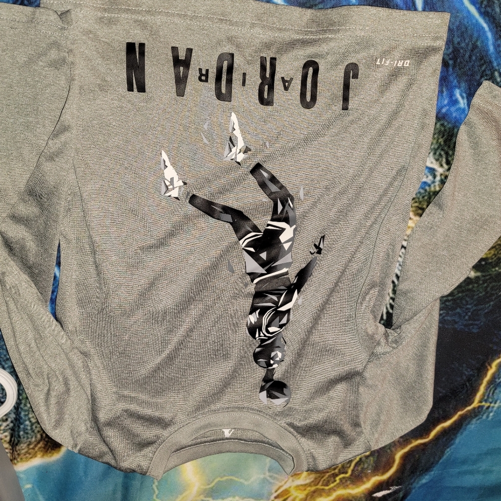 12 t-shirts size 6, Nike sweatshirt size 6, 2 levis hoodies size 6.